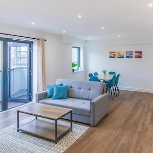 2 Bed 2 Bath Near College, Beach, Hospital - Long Offers Apartment